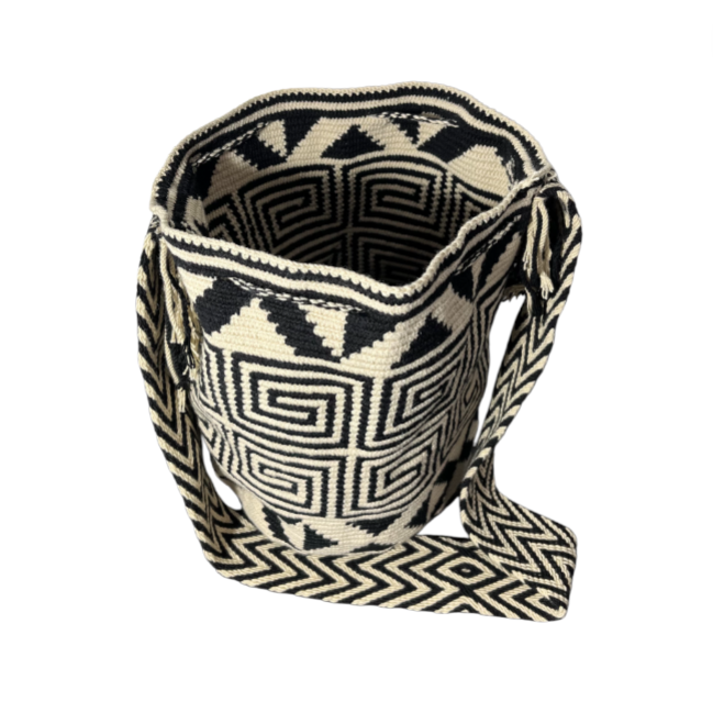 Traditional Wayuú Bag kataa o'u (Life flow)